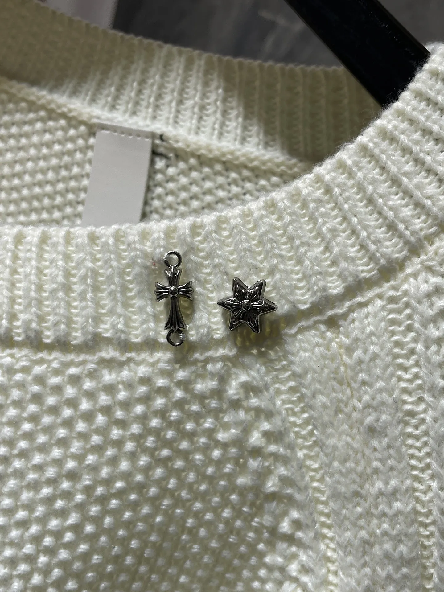 P236 Chrome Hearts 🍁Autumn and winter sweater series🍁 Cross metal➕hole treatment Selected high-quality wool blended knitted fabric Non-common version on the market Recommended colors: black gray white
